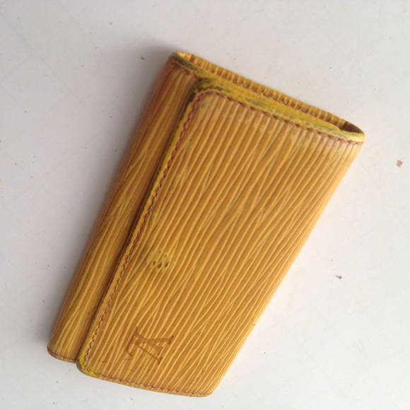 Louis Vuitton, Yellow Epi Leather 4-Hooks Key Case - Picture 3 of 7